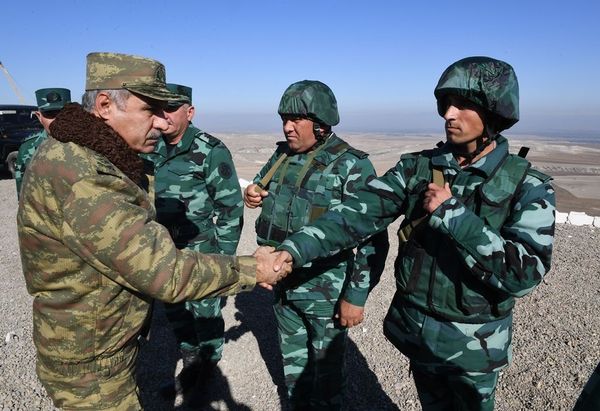 Глава Госпогранслужбы и военный прокурор Азербайджана побывали на границе с Арменией - Sputnik Азербайджан