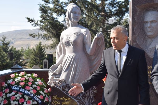 Как гордо жила, так же гордо и умерла: в Баку помянули Амалию Панахову - Sputnik Азербайджан