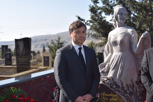 Как гордо жила, так же гордо и умерла: в Баку помянули Амалию Панахову - Sputnik Азербайджан