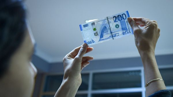 Купюра номиналом в  200 AZN, фото из архива - Sputnik Азербайджан