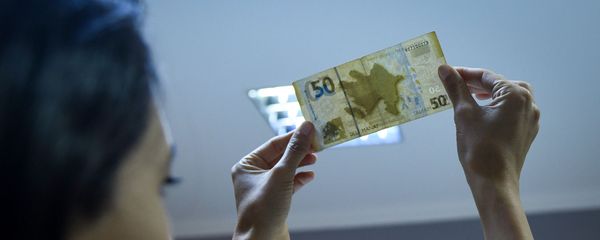 Купюра номиналом в  50 AZN, фото из архива - Sputnik Азербайджан