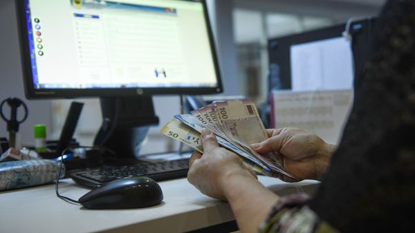 Пересчет денег, фото из архива - Sputnik Азербайджан