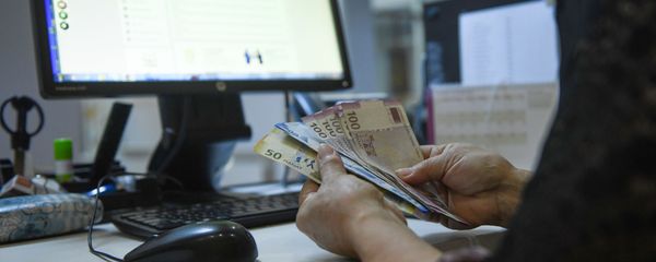 Пересчет денег, фото из архива - Sputnik Азербайджан