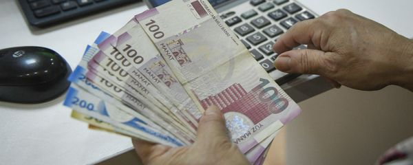 Пересчет денег, фото из архива Пересчет денег, фото из архива - Sputnik Азербайджан