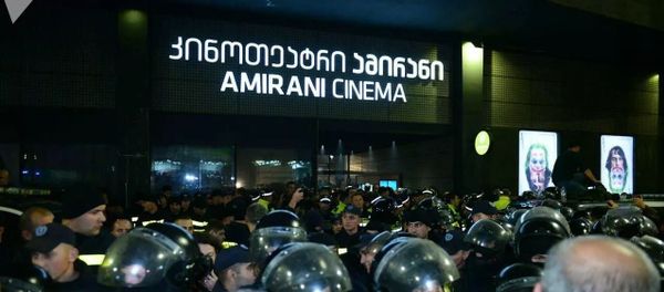 Акция протеста против показа премьеры фильма А потом мы танцевали в Тбилиси - Sputnik Азербайджан