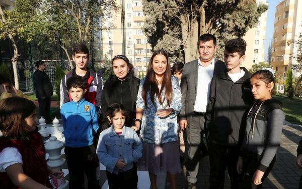 Лейла Алиева приняла участие в открытии очередного двора, благоустроенного в рамках проекта Наш двор Лейла Алиева приняла участие в открытии очередного двора, благоустроенного в рамках проекта Наш двор - Sputnik Азербайджан