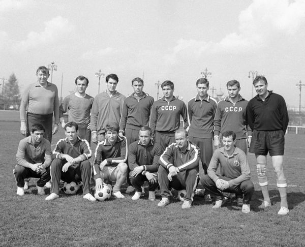 Цена победы – 10 франков: как сборная СССР осталась без финала ЕВРО-1968 - Sputnik Азербайджан
