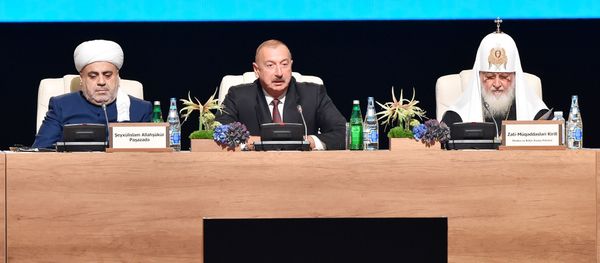 Президент Ильхам Алиев и Первая леди Мехрибан Алиева приняли участие во II Саммите мировых религиозных лидеров в Баку - Sputnik Азербайджан
