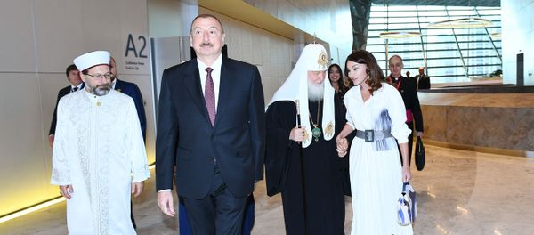 Президент Ильхам Алиев и Первая леди Мехрибан Алиева приняли участие во II Саммите мировых религиозных лидеров в Баку - Sputnik Азербайджан