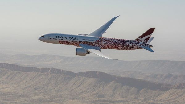 Самолет австралийской компании Qantas - Sputnik Азербайджан