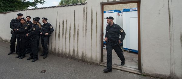 Спецоперация полиции Германии против нелегальных перевозчиков мигрантов - Sputnik Азербайджан