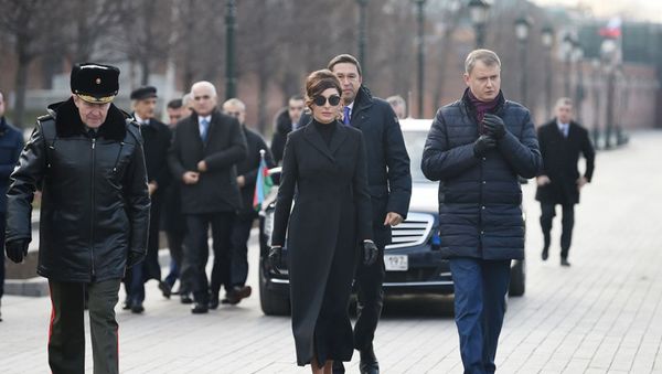 Первый вице-президент Мехрибан Алиева посетила в Москве Могилу Неизвестного солдата - Sputnik Азербайджан