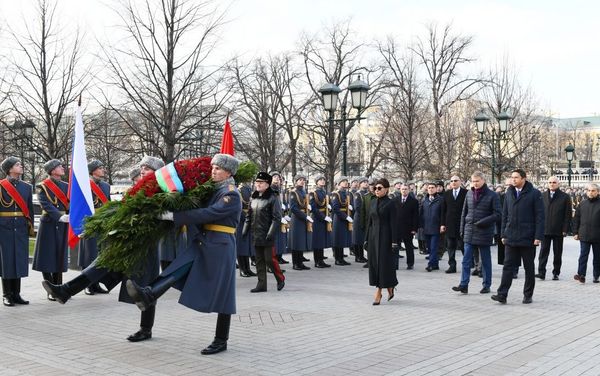 Первый вице-президент Мехрибан Алиева посетила в Москве Могилу Неизвестного солдата - Sputnik Азербайджан