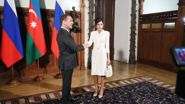Первый вице-президент Мехрибан Алиева встретилась с премьер-министром России Дмитрием Медведевым - Sputnik Азербайджан