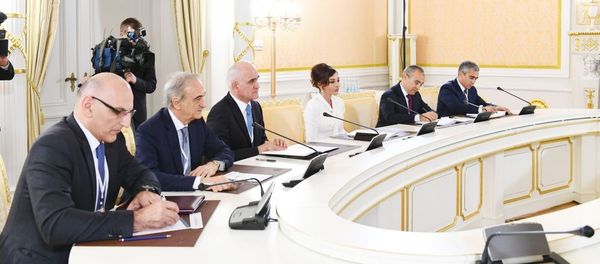 Первый вице-президент Мехрибан Алиева встретилась с премьер-министром России Дмитрием Медведевым - Sputnik Азербайджан