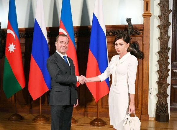 Мехрибан Алиева: Азербайджан и Россию связывают прочные традиции дружбы и добрососедства - Sputnik Азербайджан