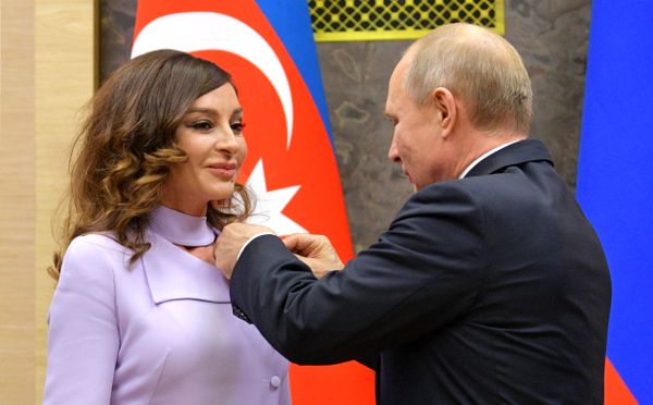 Владимир Путин и Мехрибан Алиева провели встречу в Москве - фото, видео - Sputnik Азербайджан