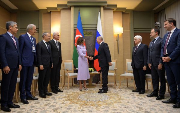 Владимир Путин и Мехрибан Алиева провели встречу в Москве - фото, видео - Sputnik Азербайджан