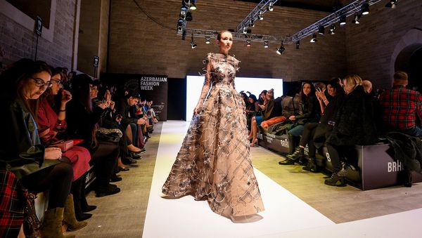 Десятый сезон Azerbaijan Fashion Week - Sputnik Азербайджан