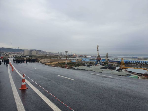 Беда не приходит одна: в зоне оползня в Баку перекрыли воду - Sputnik Азербайджан