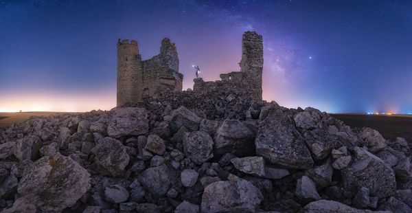 Снимок руин замка Caudilla в Испании фотографа Julio Castro Pardo, ставший финалистом конкурса Historic Photographer of the Year 2019 - Sputnik Азербайджан