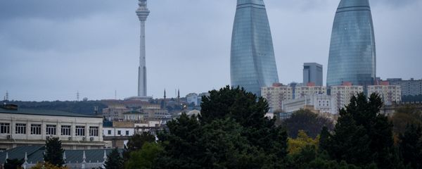 Вид на телебашню и Flame Towers в Баку - Sputnik Азербайджан