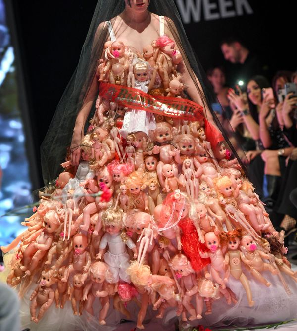 Модель дизайнера Scandar на показе Недели моды Азербайджана Azerbaijan Fashion Week - Sputnik Азербайджан