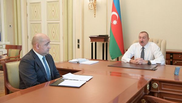 Prezident İlham Əliyev İsrafil Məmmədovu yeni vəzifəyə - Dövlət Neft Fondunun icraçı direktoru təyin olunması ilə əlaqədar qəbul edib - Sputnik Азербайджан