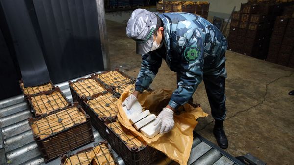 Astara gömrük postunda saxlanılan yük avtomobilində 933 kiloqramdan artıq heroin aşkar edilib - Sputnik Азербайджан