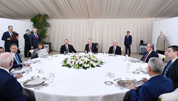 TANAP-ın Avropa ilə birləşən hissəsinin açılış mərasiminin iştirakçılarının şərəfinə verilən ziyafət - Sputnik Азербайджан