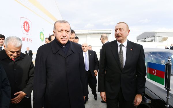 Президент Азербайджана Ильхам Алиев и Президент Турции Реджеп Тайип Эрдоган на церемонии открытия части проекта TANAP, которая будет соединена с Европой - Sputnik Азербайджан