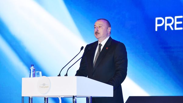 Президент Ильхам Алиев на церемонии открытия части проекта TANAP, которая будет соединена с Европой - Sputnik Азербайджан