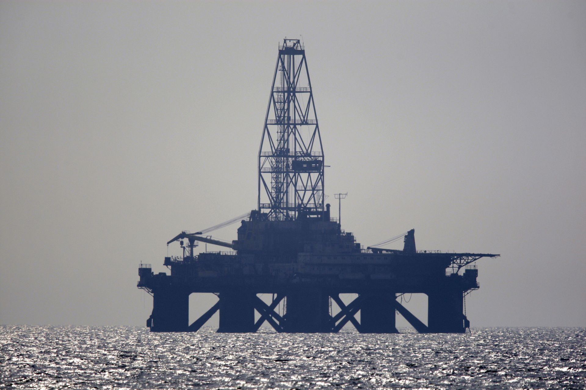 Нефтяная платформа в Каспийском море - Sputnik Азербайджан, 1920, 12.01.2024