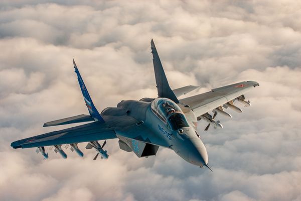 Российский перспективный многофункциональный легкий истребитель поколения «4++» МиГ-35 - Sputnik Азербайджан