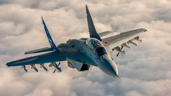 Российский перспективный многофункциональный легкий истребитель поколения «4++» МиГ-35 - Sputnik Азербайджан
