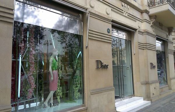В Баку закрывается бутик Dior - Sputnik Азербайджан