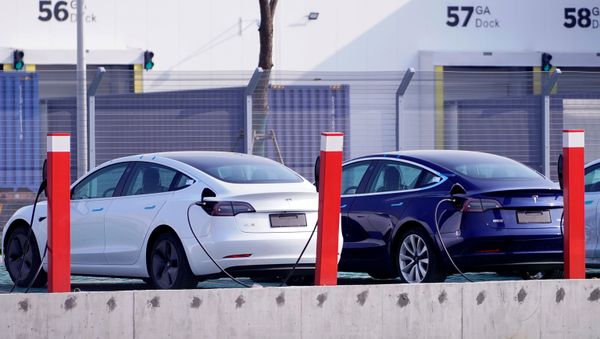 Tesla avtomobili - Sputnik Азербайджан