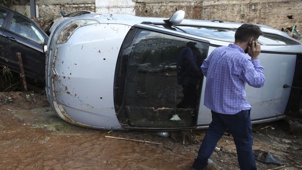 Мужчина попавший в аварию, фото из архива - Sputnik Азербайджан
