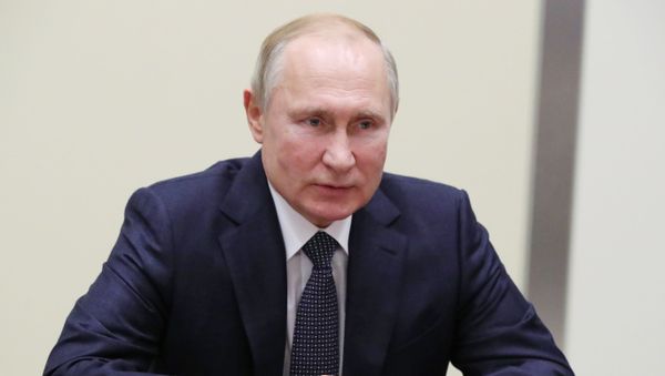Президент РФ Владимир Путин во время переговоров с президентом Белоруссии Александром Лукашенко в Сочи - Sputnik Азербайджан