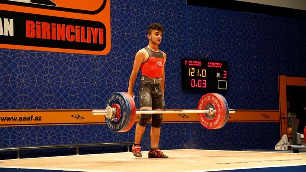  Азербайджанский штангист Эльшан Мамедов на юниорском чемпионате Европы - Sputnik Азербайджан