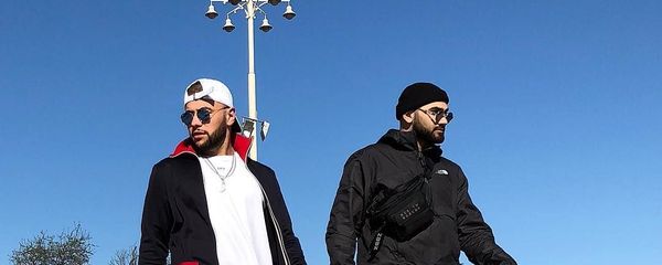 Азербайджанские рэперы Александр Алиев и Наваи Бакиров (дуэт HammAli&Navai) Азербайджанские рэперы Александр Алиев и Наваи Бакиров (дуэт HammAli&Navai) - Sputnik Азербайджан