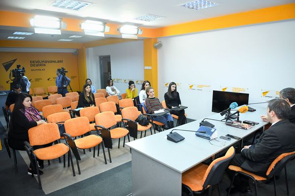 Пресс-конференция на тему Азербайджанская кулинария сегодня: правильно ли мы питаемся - Sputnik Азербайджан