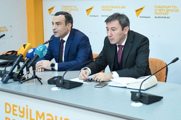 Кто и как сможет получить услуги по ОМС и другие нюансы полисов - эксперты - Sputnik Азербайджан