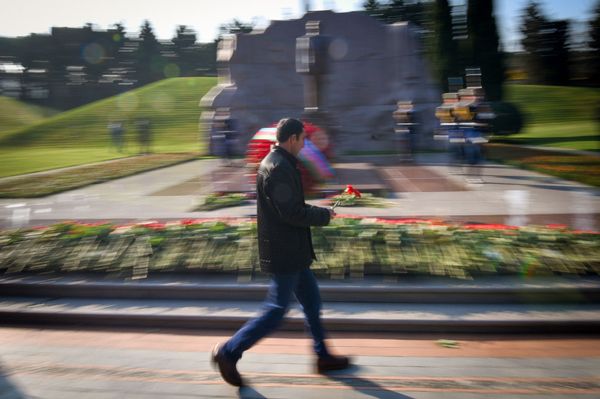 Азербайджанский народ чтит память Общенационального лидера Гейдара Алиева - Sputnik Азербайджан