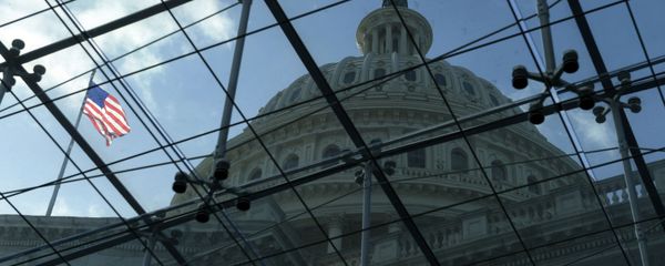 Здание конгресса США на Капитолийском холме в Вашингтоне - Sputnik Азербайджан