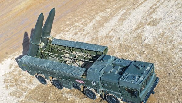 Самоходная пусковая установка 9П78-1 Искандер-М  - Sputnik Азербайджан
