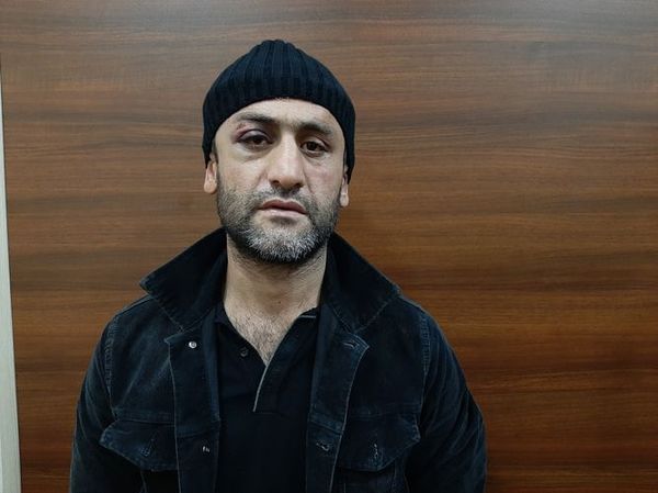 Возбуждены уголовные дела в отношении лиц, угрожавших ножом прохожим и оружием - полиции - Sputnik Азербайджан