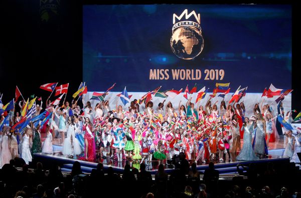 Участницы на конкурсе красоты Мисс мира 2019 в Лондоне - Sputnik Азербайджан