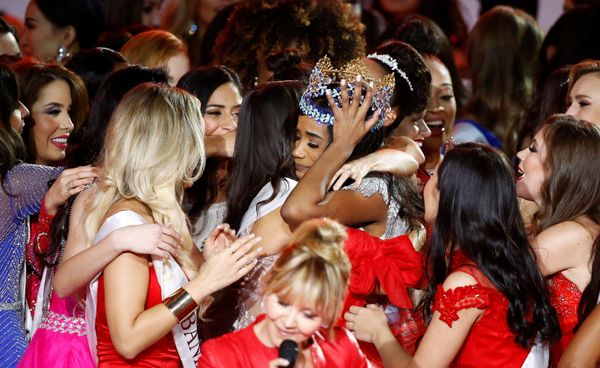 Избранная Мисс мира 2019 Toni Ann Singh в Лондоне - Sputnik Азербайджан