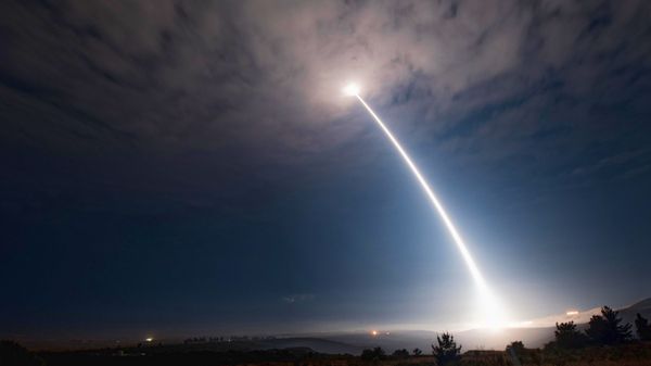 ABŞ-da Vandenberq aviabazasından ballistik raket buraxılışı - Sputnik Азербайджан